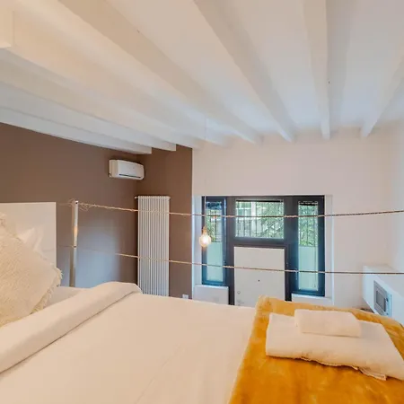Stylish Arco Della Pace - New Exclusive * Milan